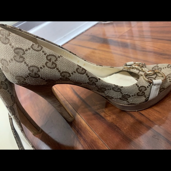 🚫SOLD🚫Gucci Monogram Horsebit Peep Toe Pumps - Picture 11 of 15